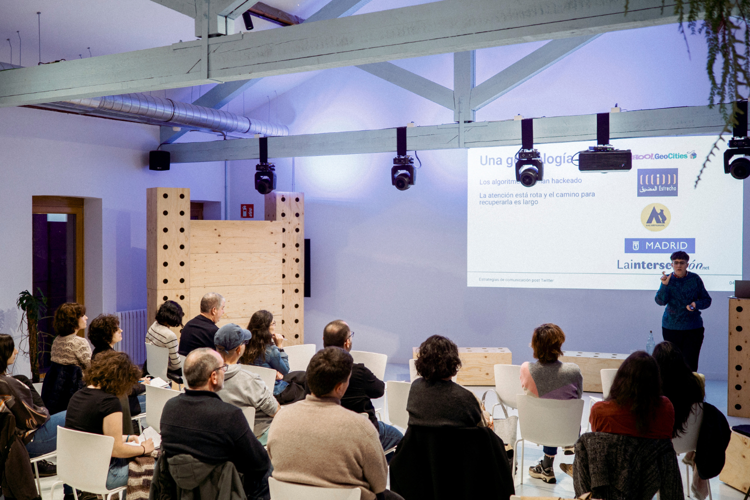 Nahi ditugun komunitateak sortzeko, sareetan ere gure espazio propioak sortu behar ditugu