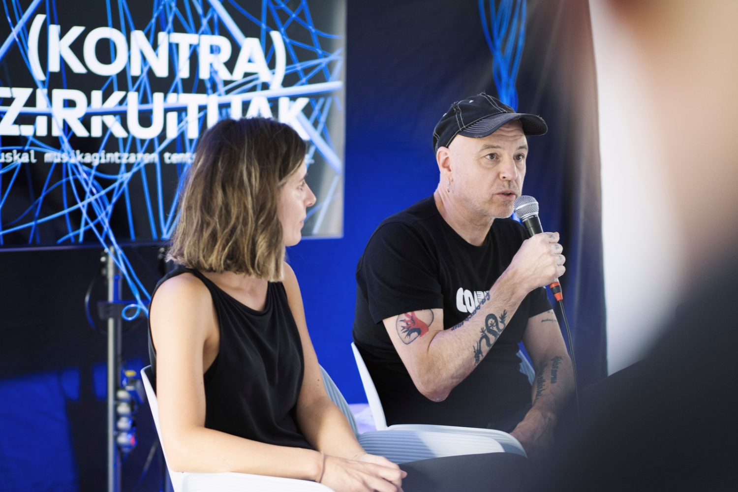 (Kontra)zirkuituak: makrojaialdietatik espazio herrigileetara